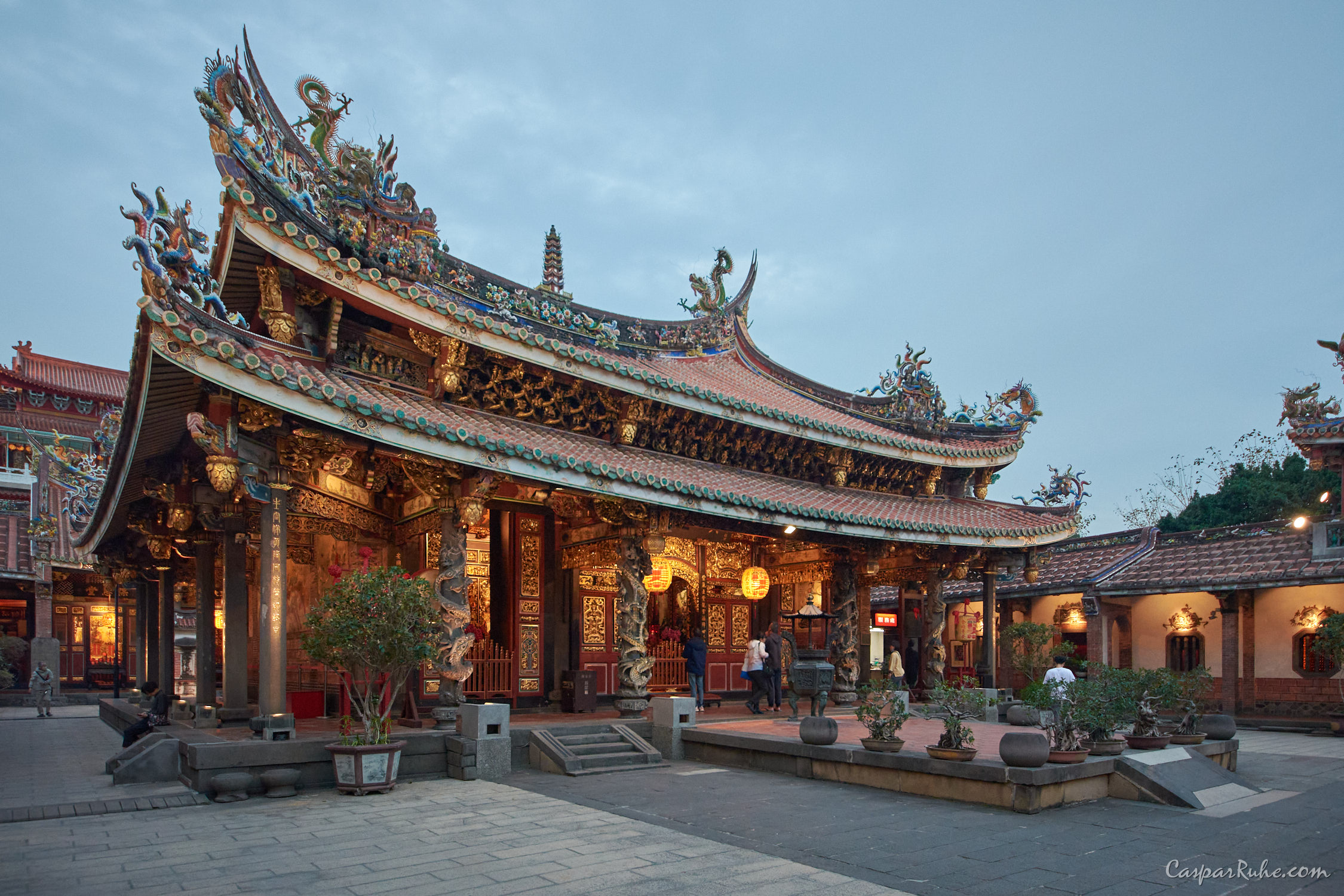 Dalongdong Baoan Temple